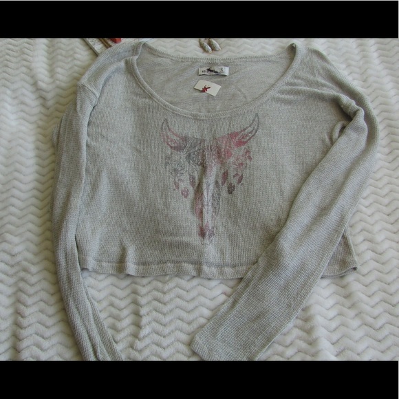 Hollister Bull Design Long Sleeve Top Cute - Picture 4 of 8
